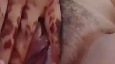 Young pussy fingering by virgin desi college girl