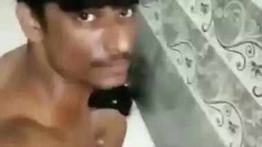 Young guy fucks his GF’s tight pussy in Tamil sex video