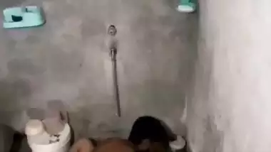 Indian sex MMS of a guy fucking his GF in the bathroom