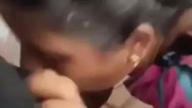 Tamil aunty lifts blouse and shows boobs before blowjob