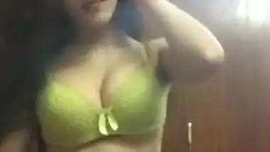 Cute Beautiful Babe Strip Tease For Bf