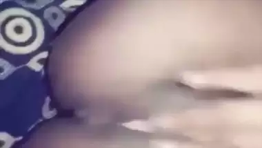 Sultry Desi female shows XXX tits and rubs her pussy for MMS clip