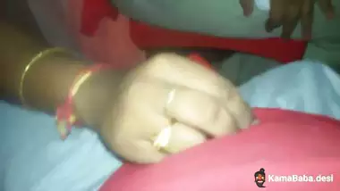 Indian cheating wife gets big boobs sucked