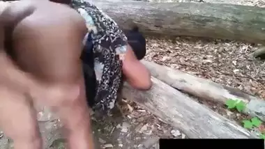 Big Booty Tamil Aunty Enjoys Quick Outdoor Sex