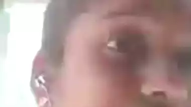 Slim married Tamil wife sharp boobs showing viral MMS