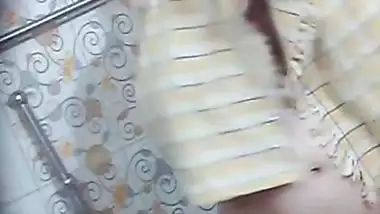 Hairy pussy MILF naked bath recorded by relative