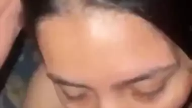 Delhi babe gives a sexy blowjob in Indian sex video