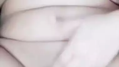 Hot girl opening shirt and sitting nude for fingering