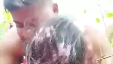 Trapping desi village girl and fucking her outdoor MMS