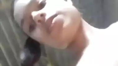 Cute Indian XXX teen showing her sweet boobs and pussy on cam