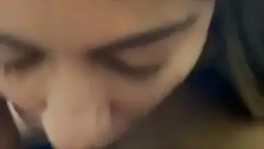 Sexy nude babe gives a desi blowjob to her guy