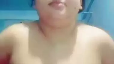 Chubby tanker Bengali girl sucking her huge boobs