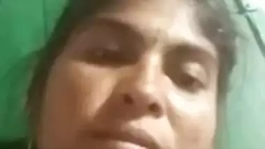 Malayali aunty showing boobs making a guy masturbate on the video call