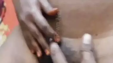 Mature Tamil wife kissing and naked body showing MMS