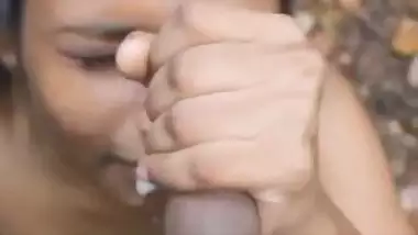 Guy cums on his GF’s face during hot outdoor sex