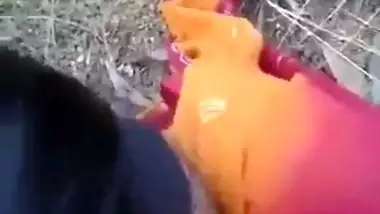 Bindi lady sucking lund – Outdoor blowjob sex