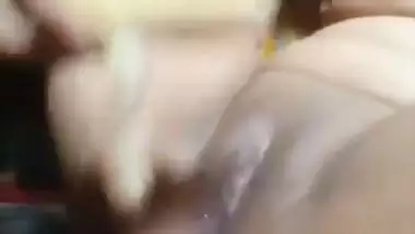 Lady puts a Banana in her cunt in Bangladeshi sex video