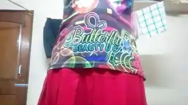 Tamil ponnu dressing after nude body showing MMS