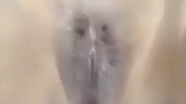 Bhabhi in pink bra goes nude in Bengali viral fingering