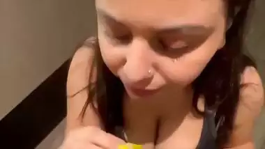 Celebrity hairdresser sucks actor’s dick in blowjob MMS