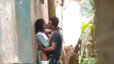 Indian Gym guy standing and fucking GF outdoor spy vid
