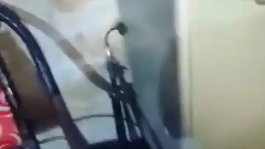 Bellary lady gives a Telugu blowjob to a Bihari laborer