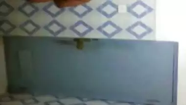 Cute small boobs bhabhi taking naked bath viral video