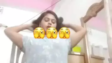 Bengali girl striptease dancing and nude pussy rubbing