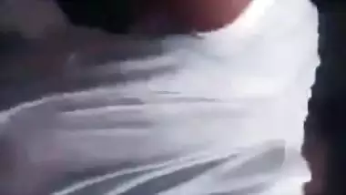 18 yr old teen’s Pakistani sex video from lover’s car