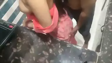 Homemade desi sex of a Nagpur couple in the kitchen